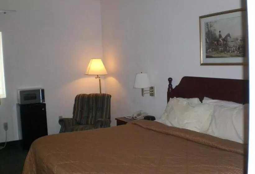 Отель Days Inn By Wyndham Butler