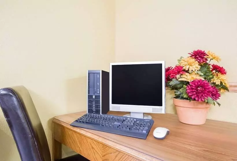 Отель Days Inn By Wyndham Butler