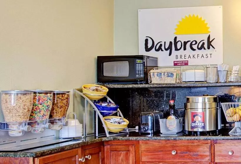 酒店 Days Inn By Wyndham Clarksville Tn