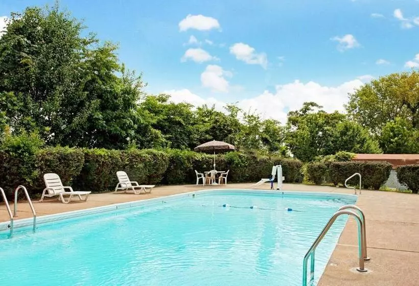 酒店 Days Inn By Wyndham Clarksville Tn