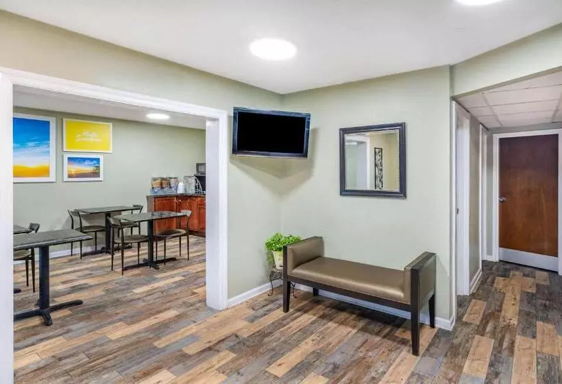 酒店 Days Inn By Wyndham Clarksville Tn