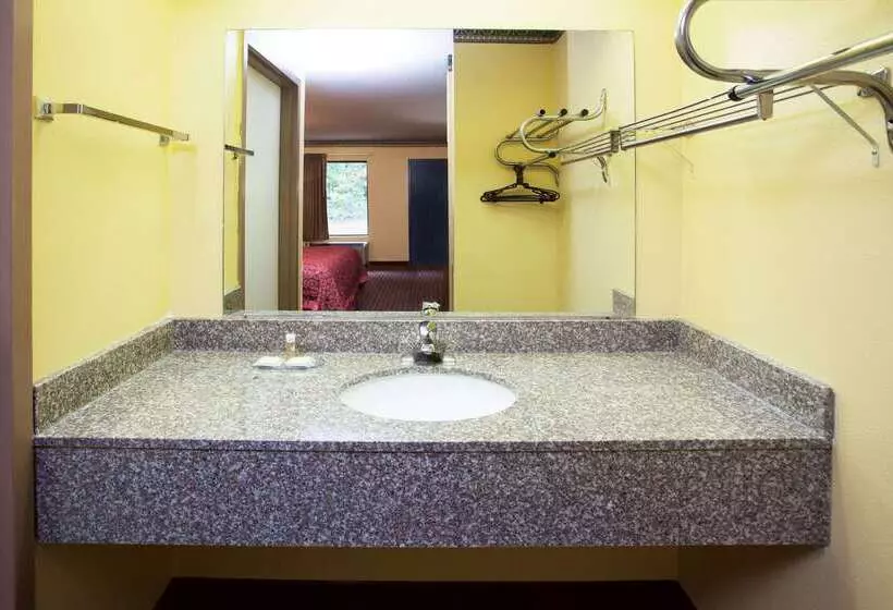 호텔 Days Inn By Wyndham Covington