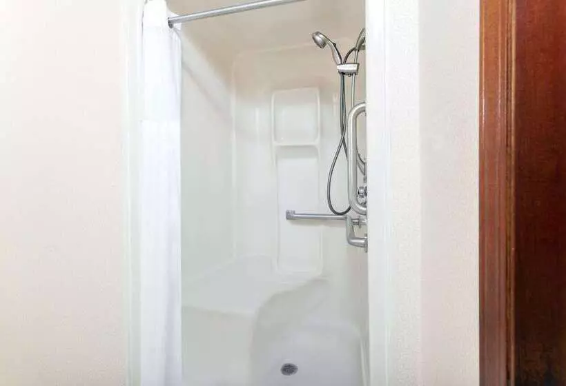 Hotel Days Inn By Wyndham Maumee/toledo