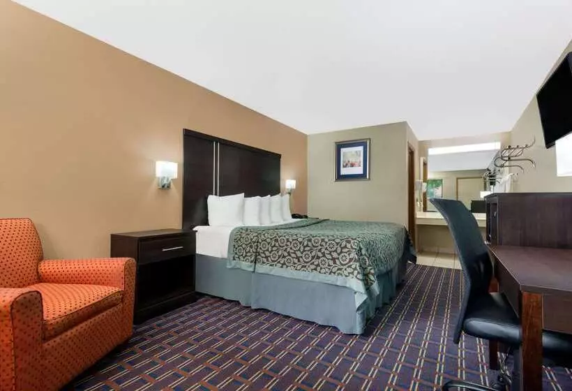 Hotel Days Inn By Wyndham Maumee/toledo