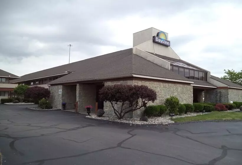 Hotel Days Inn By Wyndham Maumee/toledo