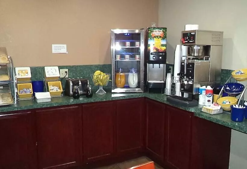 Hotel Days Inn By Wyndham Maumee/toledo