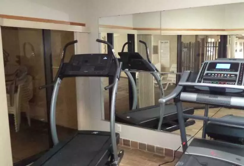 Hotel Days Inn By Wyndham Maumee/toledo