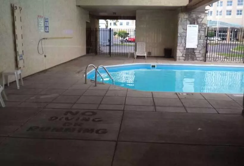 Hotel Days Inn By Wyndham Maumee/toledo