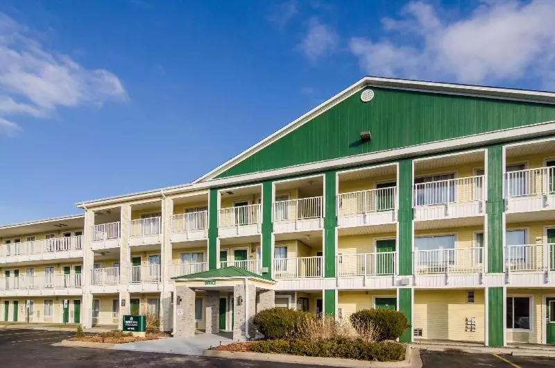 Отель Hometowne Studios By Red Roof Denver Glendale/ Cherry Creek