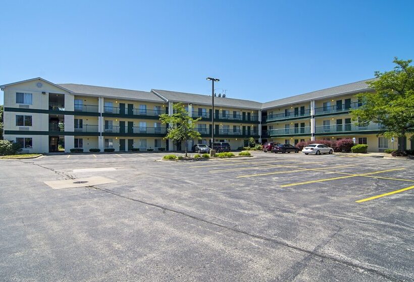 Отель Hometowne Studios By Red Roof Chicago Waukegan