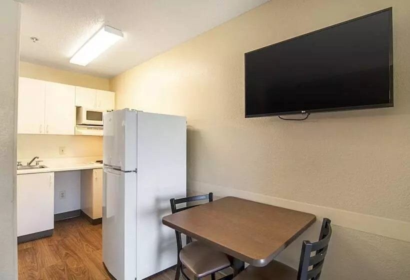 酒店 Hometowne Studios By Red Roof Chicago   Waukegan