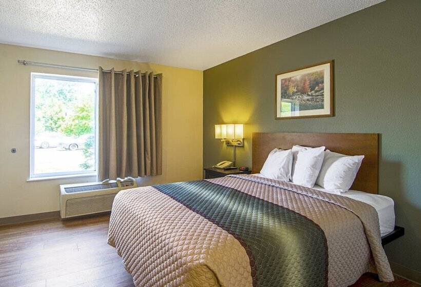 Отель Hometowne Studios By Red Roof Chicago Waukegan