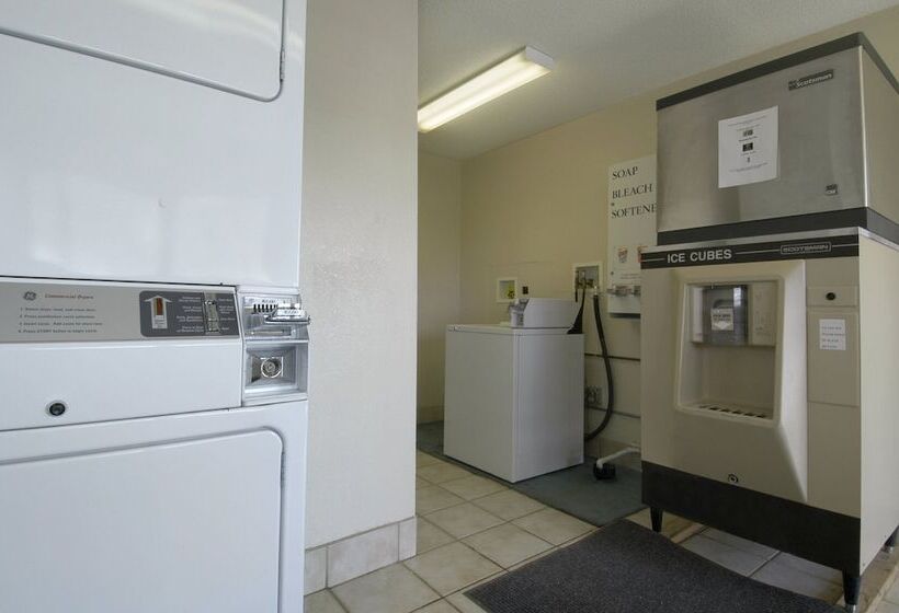 Отель Red Roof Inn Cleveland Medina