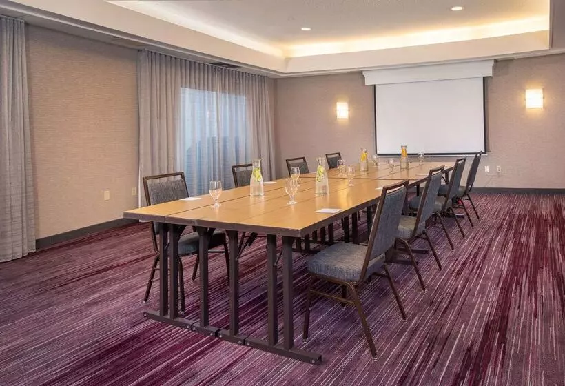 Отель Sonesta Select Allentown Bethlehem Airport