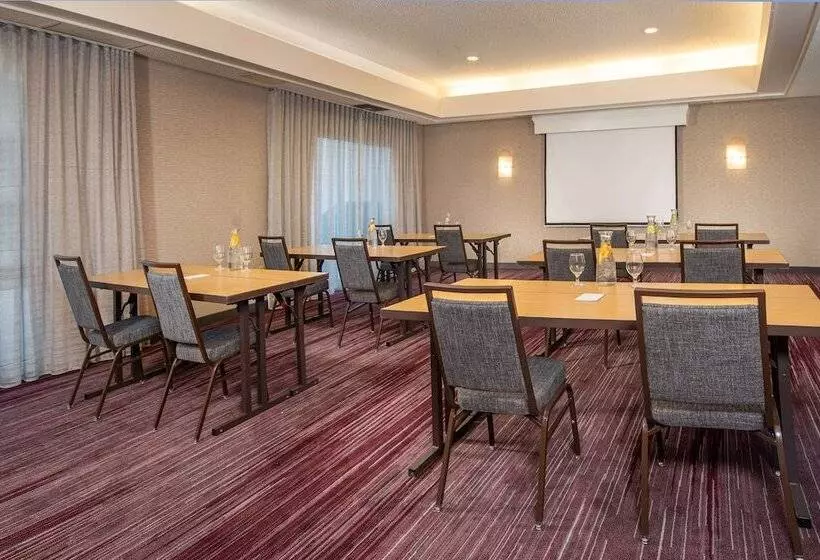 Отель Sonesta Select Allentown Bethlehem Airport