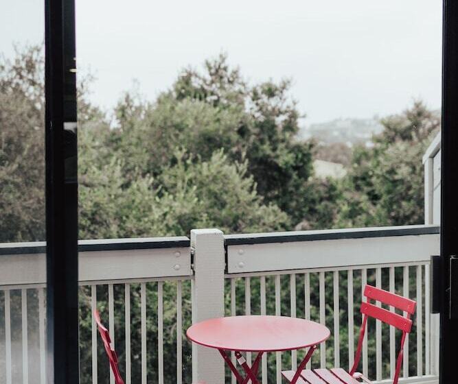 Vinland Hotel And Lounge