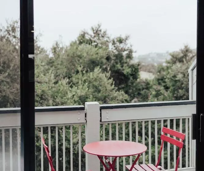 Vinland Hotel And Lounge