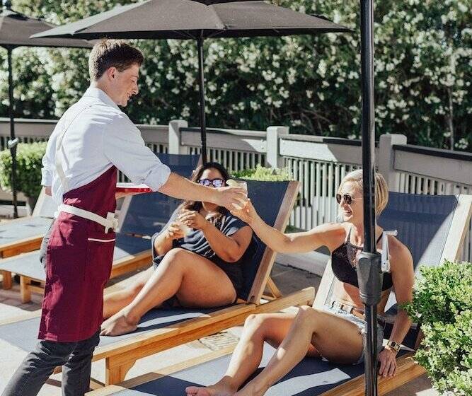 Vinland Hotel And Lounge