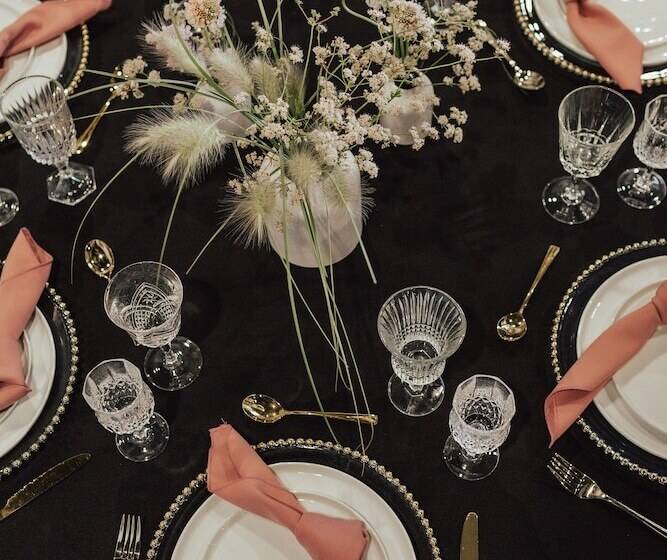 Vinland Hotel And Lounge