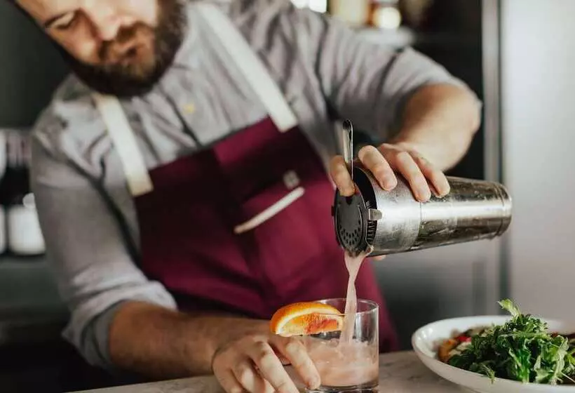 Vinland Hotel And Lounge