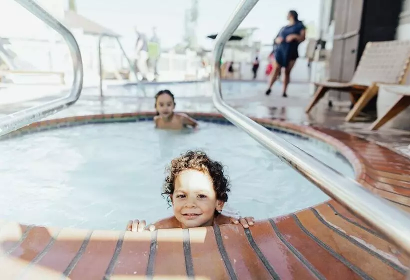 Vinland Hotel And Lounge