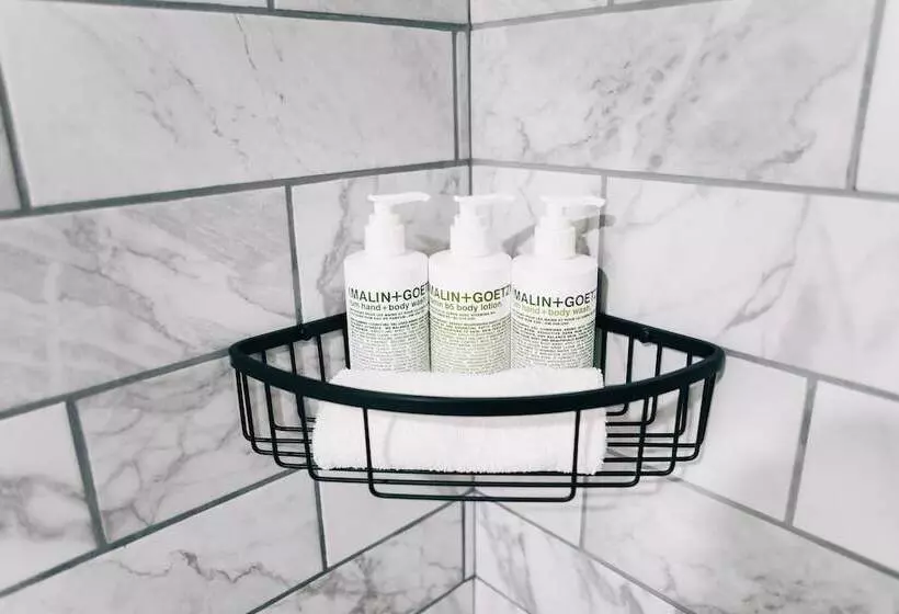 Vinland Hotel And Lounge