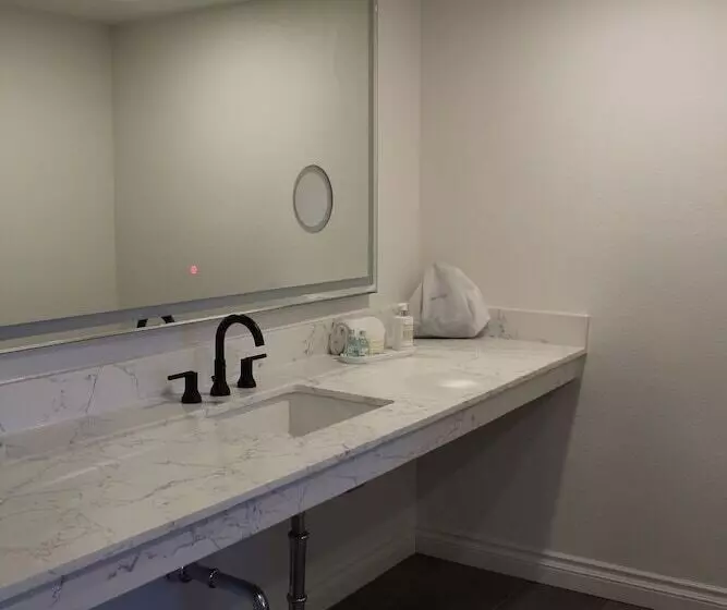 Vinland Hotel And Lounge