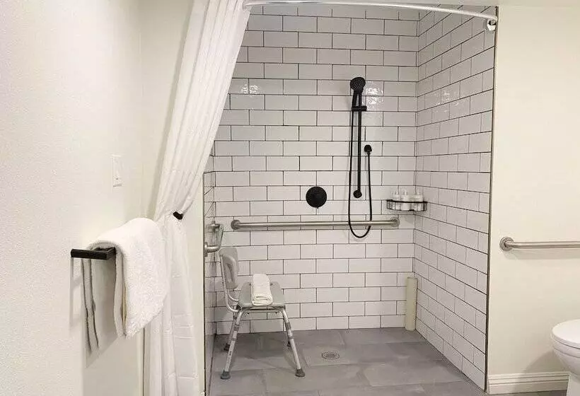 Vinland Hotel And Lounge