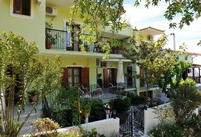 ホテル Alexandra S House