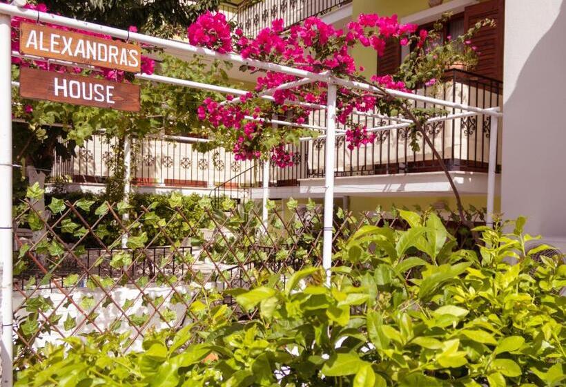 בית מלון כפרי Alexandra S House