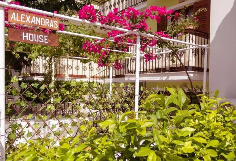ホテル Alexandra S House