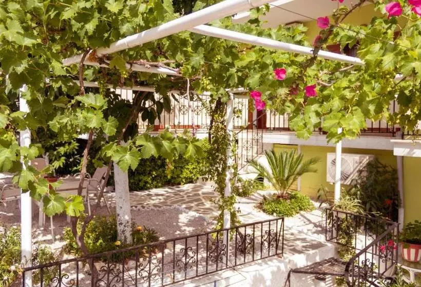 ホテル Alexandra S House