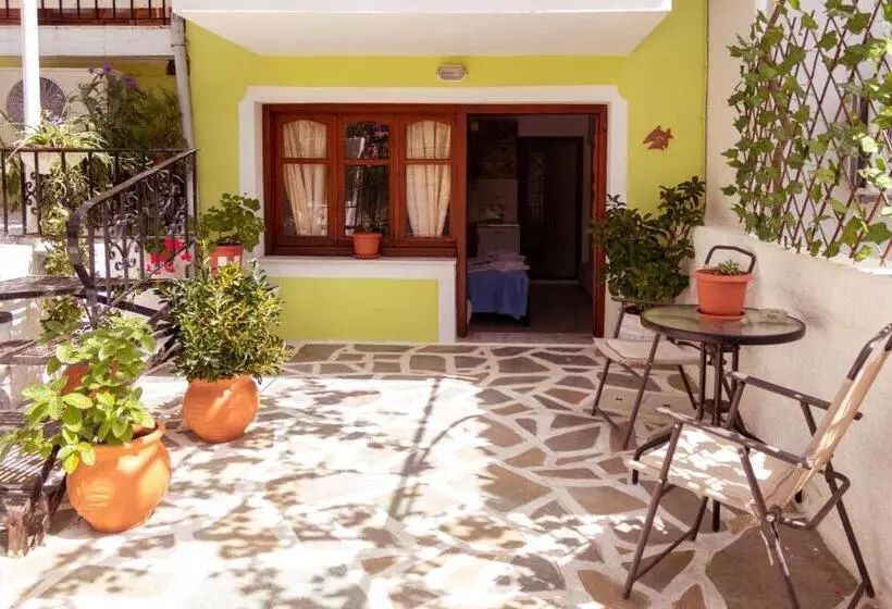 ホテル Alexandra S House