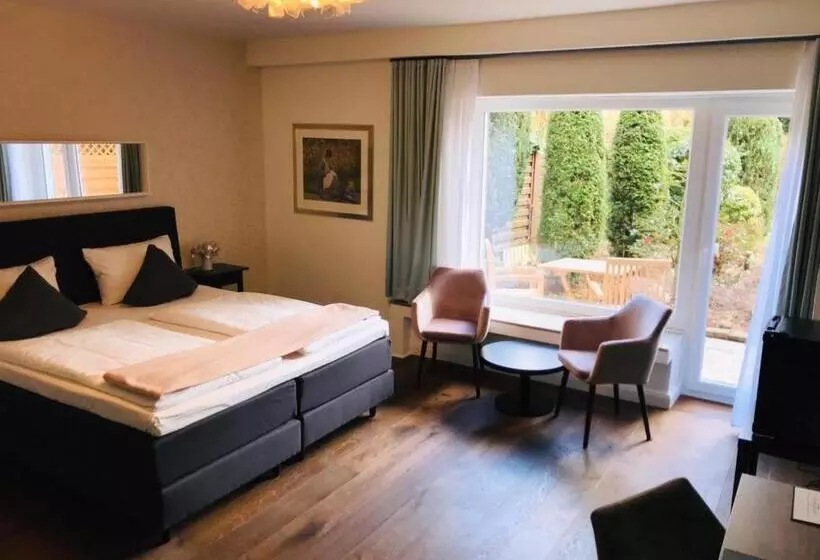 هتل Monopol Boutique