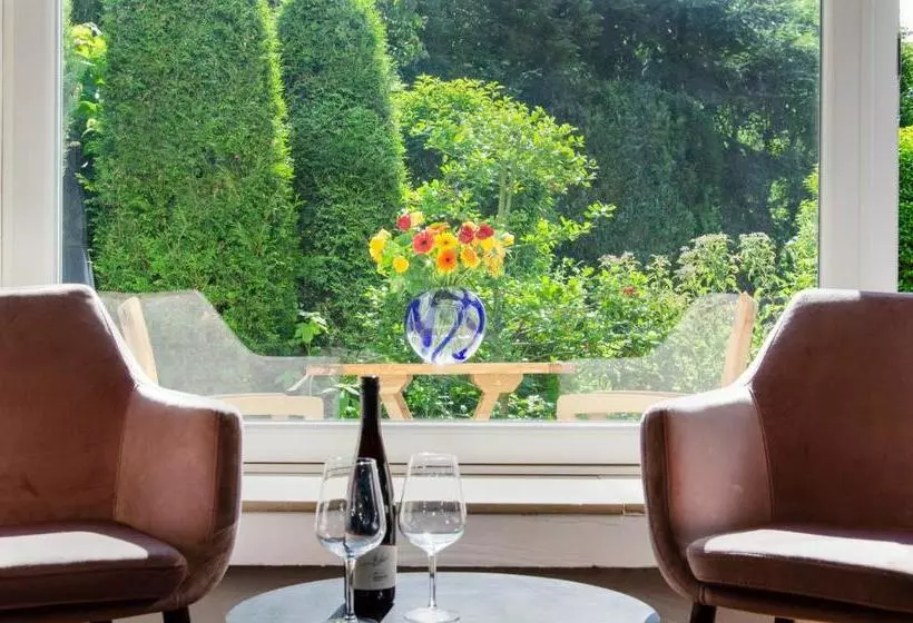 هتل Monopol Boutique