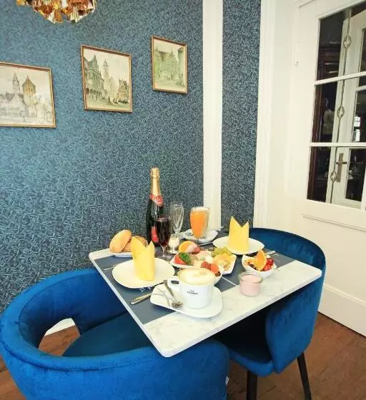 هتل Monopol Boutique