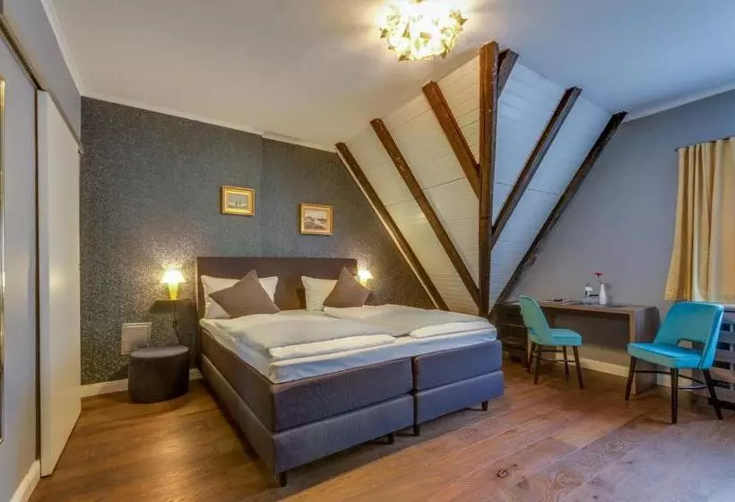 هتل Monopol Boutique