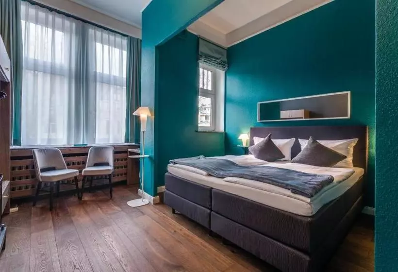 هتل Monopol Boutique