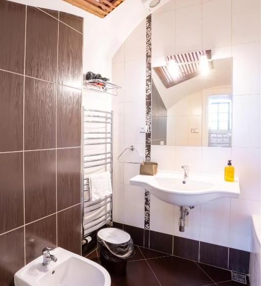 פנסיון Leylaria