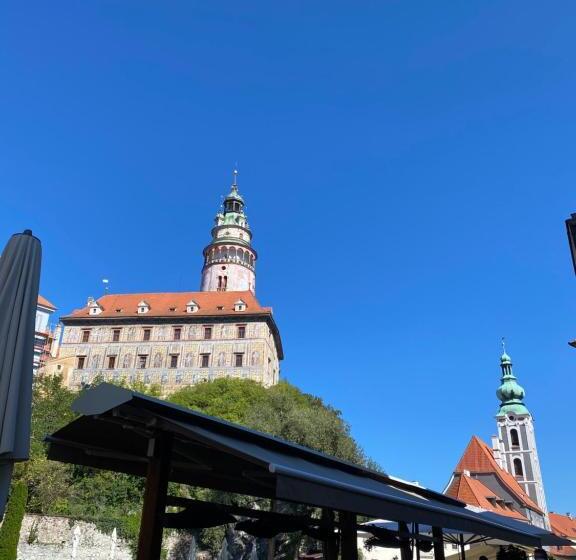 פנסיון Leylaria