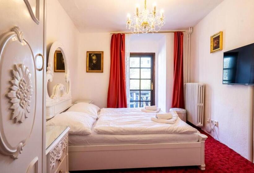 פנסיון Leylaria