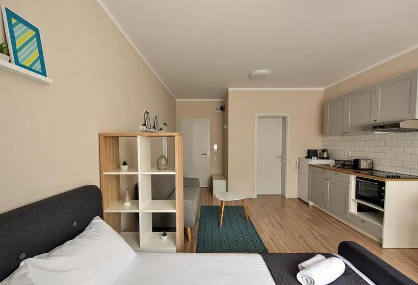 Отель Mandarin Premium Apartments