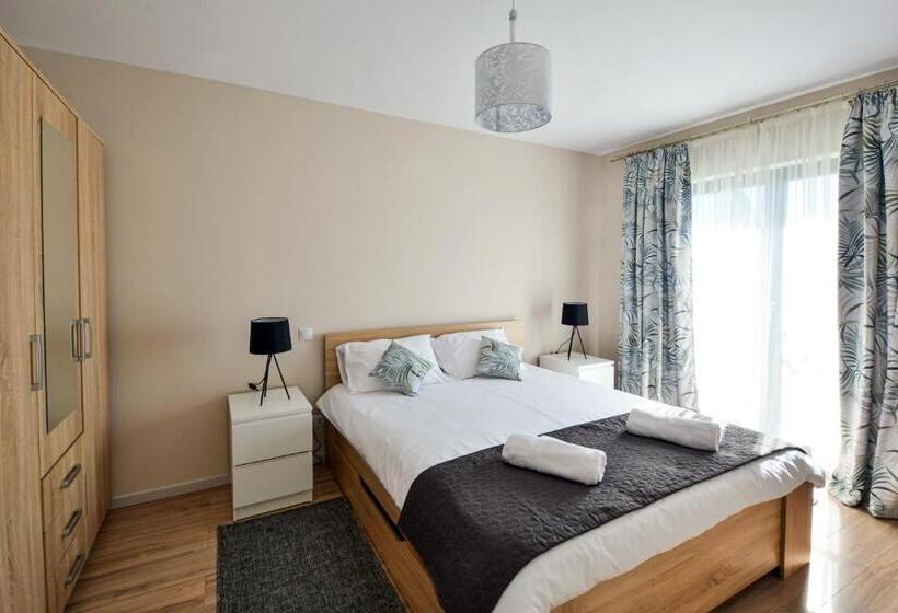 Отель Mandarin Premium Apartments