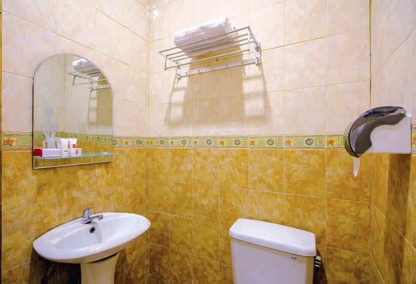 בית מלון כפרי Oyo 1770  Mawar Saron 2