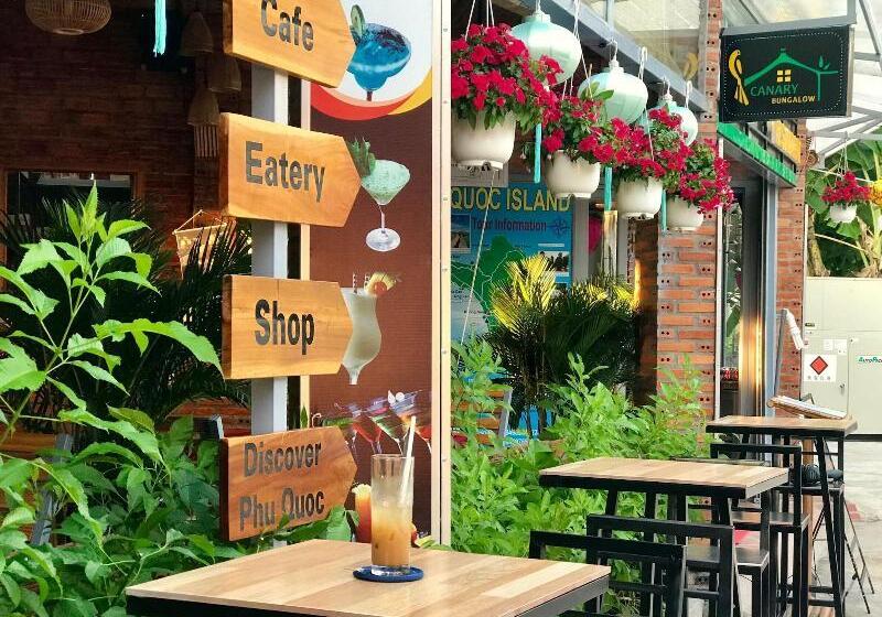 هتل Canary Bungalow