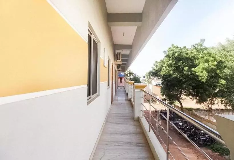 Hotelli Oyo 61146 Sivam Complex