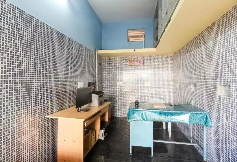 Hotelli Oyo 61146 Sivam Complex
