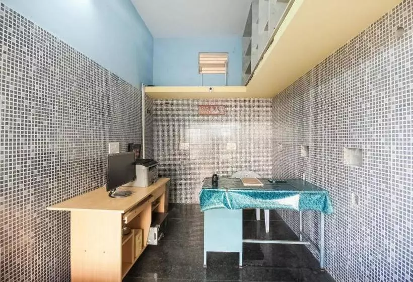 Hotelli Oyo 61146 Sivam Complex