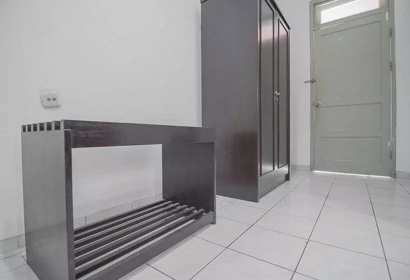 Hotelli Reddoorz @ Jalan R.e. Martadinata Sukabumi