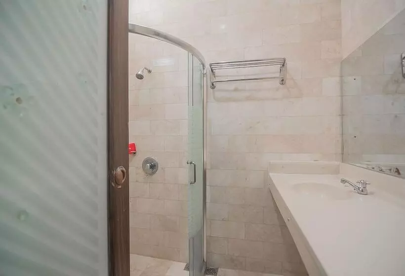 Hotelli Reddoorz @ Jalan R.e. Martadinata Sukabumi